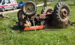 Bilecik'te traktör devrildi, sürücü yaralandı
