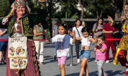 Bornova Halk Dansları Festivali coşkuyla başladı