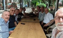 Lise arkadaşları 42 yıl sonra bir araya geldi