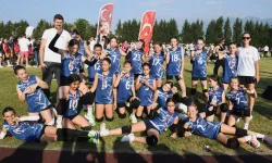 Bursa genç voleybolcuların kalbi Osmangazi'de attı