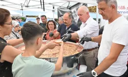Manisa’da geleneksel aşure dağıtımı devam ediyor