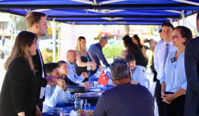 İzmir Karabağlar'da İstihdam Günleri yoğun ilgi gördü