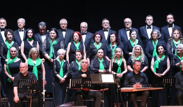 İzmit Belediyesi Türk Sanat Müziği Korosundan muhteşem konser 